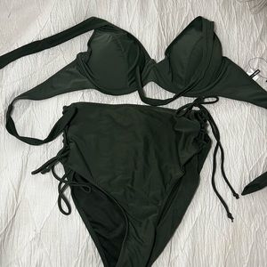 Hunter green 2 piece bathing suit 💚💚